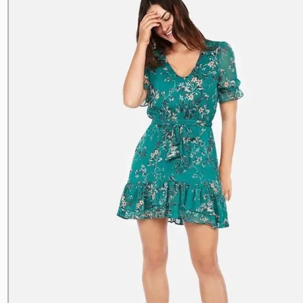 Xs floral print dress from Express!